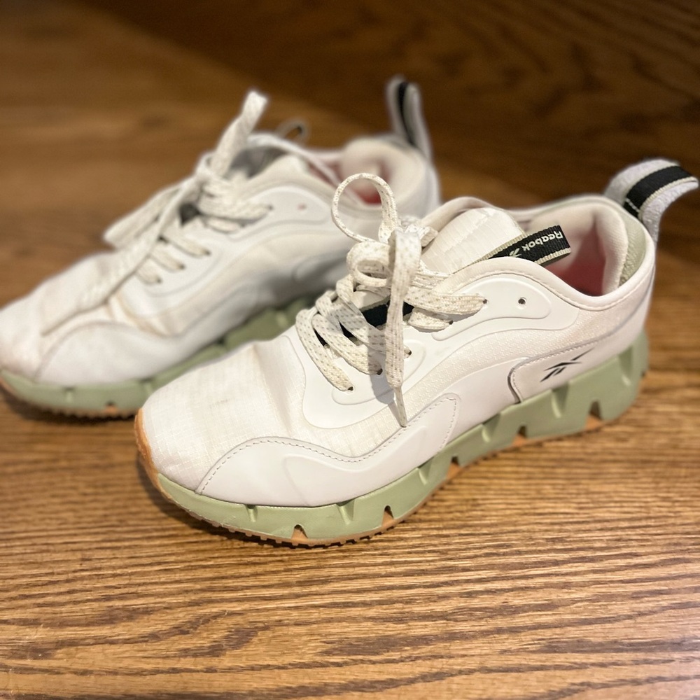 Reebok Womens White Sneakers with Green Soles